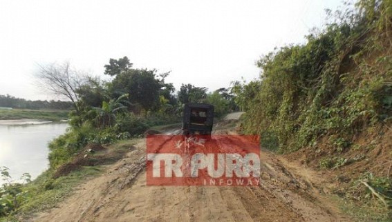 Kumarghat: Negligence of authority turned plying on the road dangerous: Shantipur area became den of danger for river erosion and negligence Kumarghat: Negligence of authority turned plying on the road dangerous: Shantipur area became den of danger for river erosion and negligence